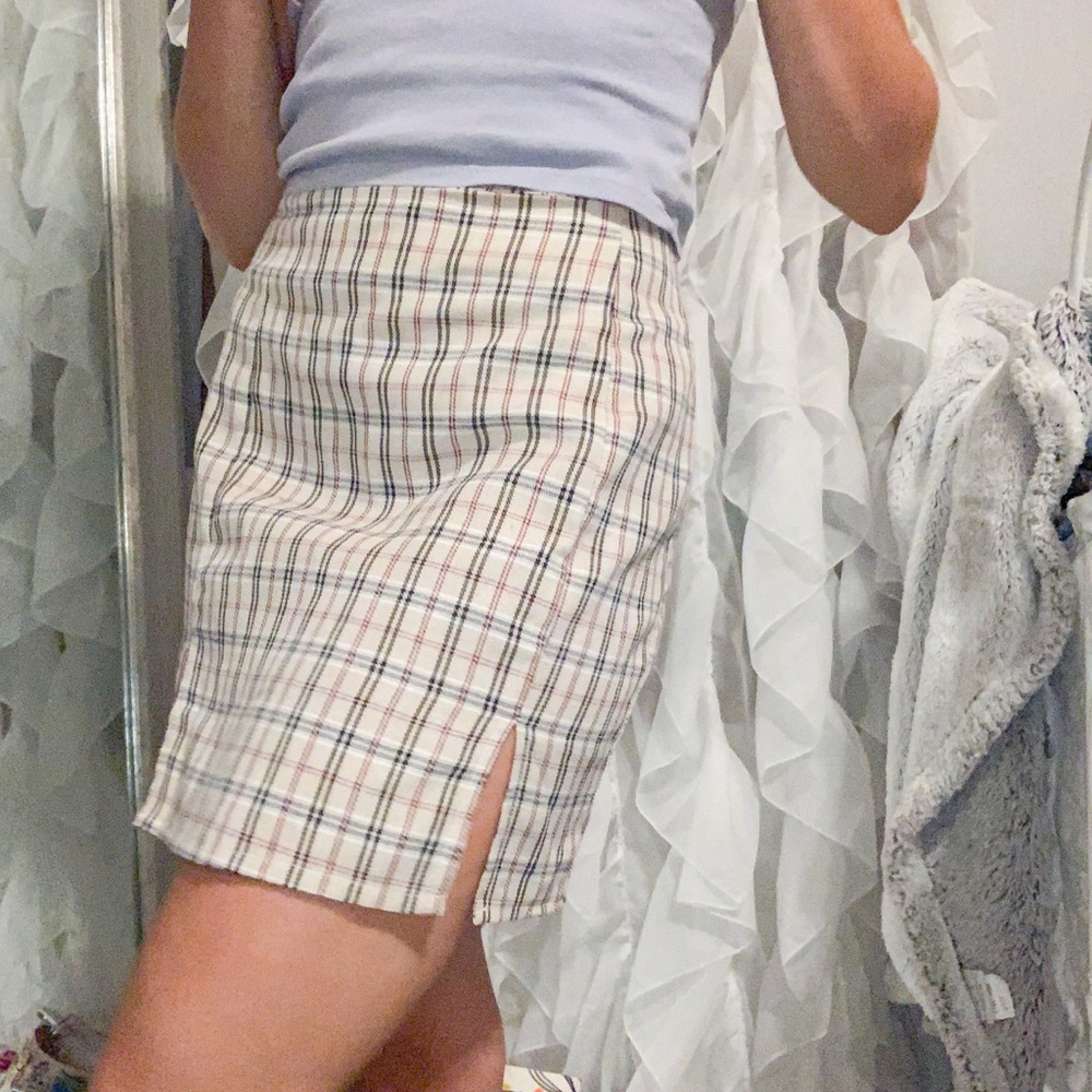 super cute plaid pencil skirt!